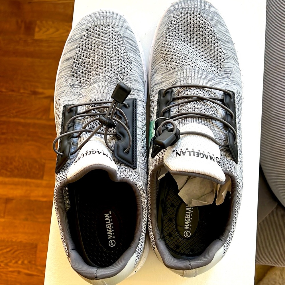 New with tags Magellan outdoor shoes size 10